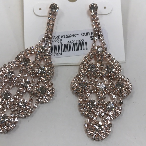 BUNDLE DEAL!!! 7 piece Jewelry - Picture 2 of 8